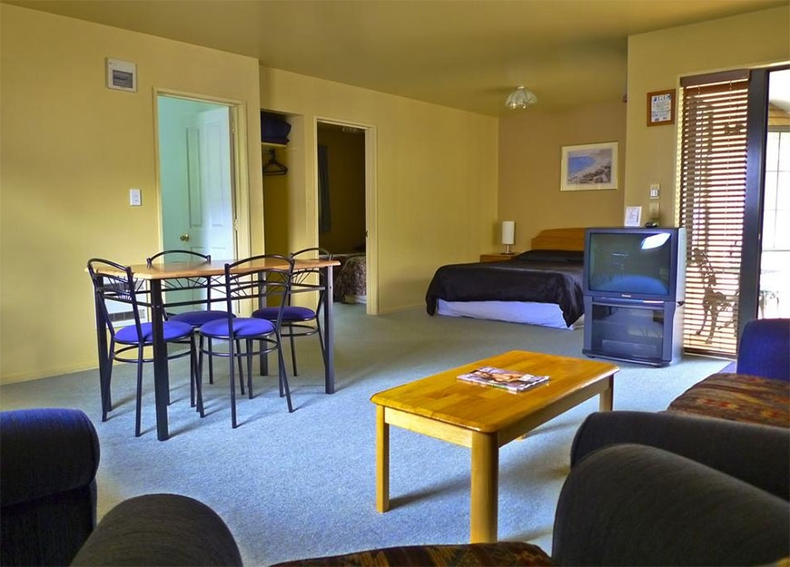 this suite can accommodate up to 4 guests